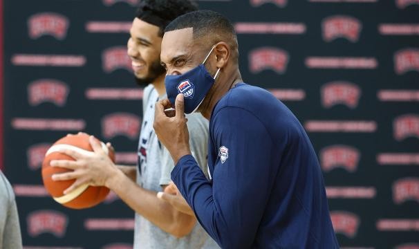 九游-格兰特·希尔的多重身份：退役后享受各样大舞台