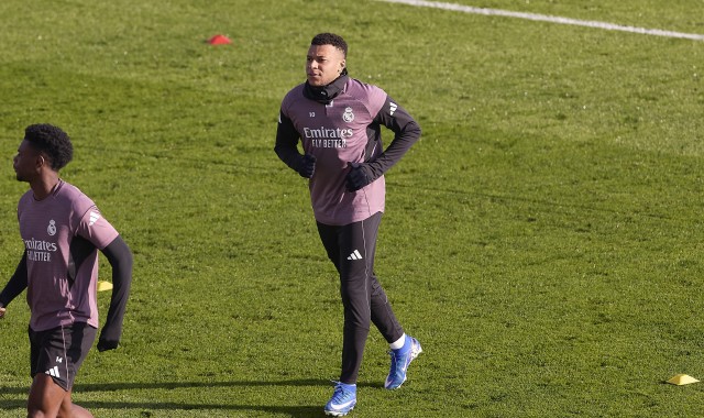 九游体育-队报：姆巴佩膝伤无需手术但需耐心休养，复出时期尚不确定