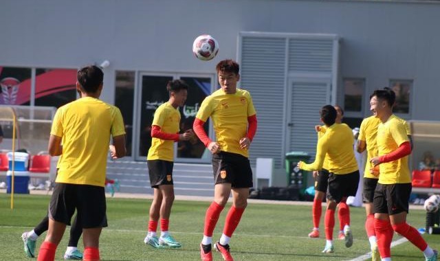 九游APP-吴曦全速调整追赶中黎战>中塔战 后腰“双王”搭档？